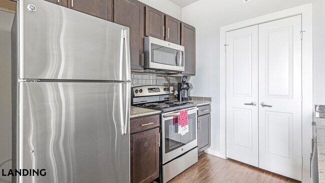 Foto del edificio - 4300 Cromwell Dr