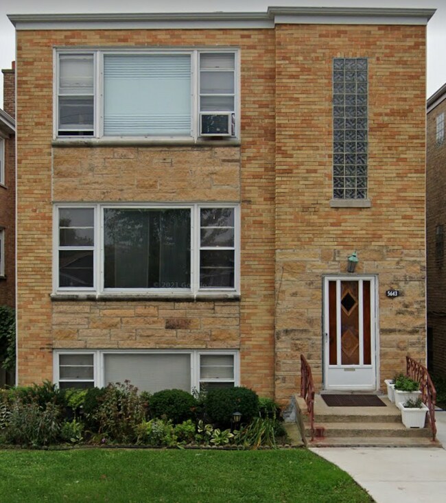 Building Photo - 5643 W Montrose Ave
