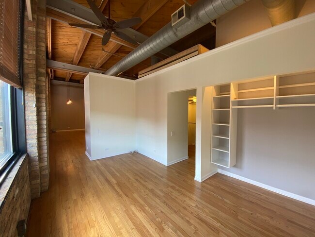 Building Photo - 1872 N Clybourn Ave
