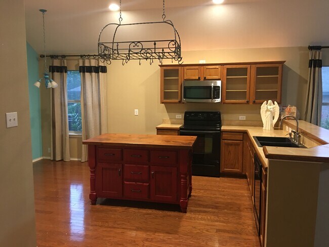 Foto del edificio - 6321 Pinehurst Dr