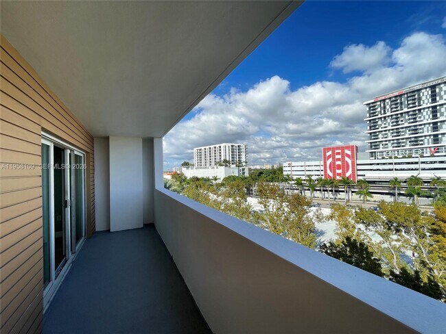 Foto del edificio - 2740 SW 28th Terrace