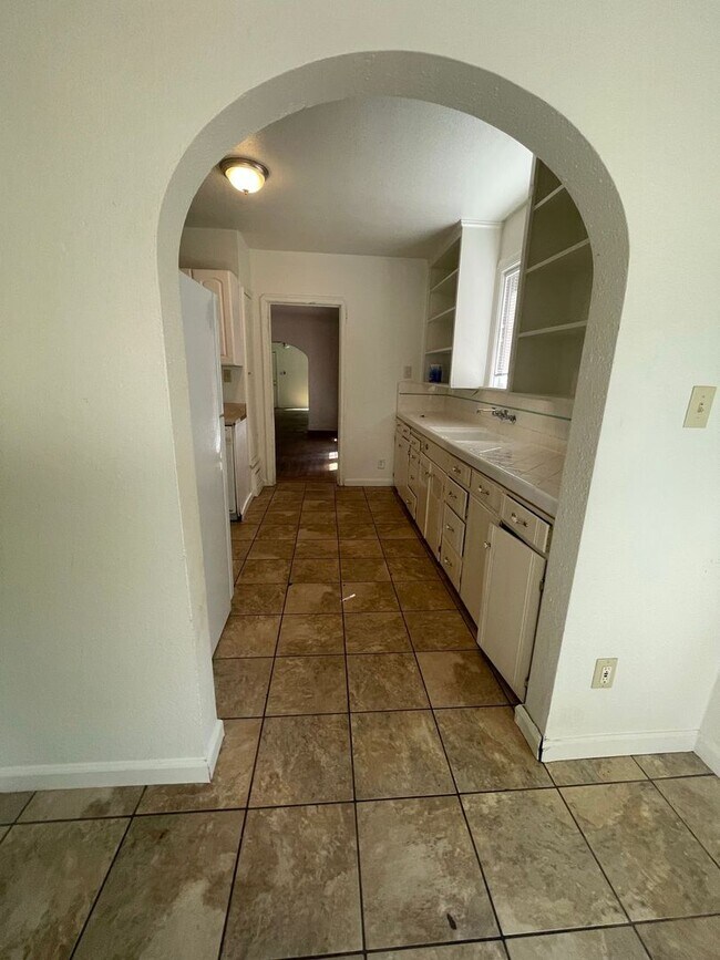 Foto del edificio - 4 bed/ 2 bath