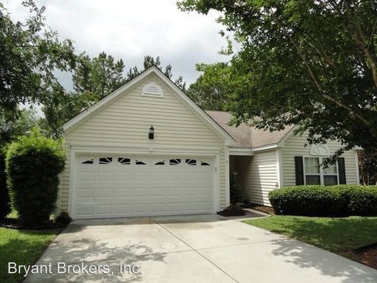 Primary Photo - 3 br, 2 bath House - 8 Old Farm Rd