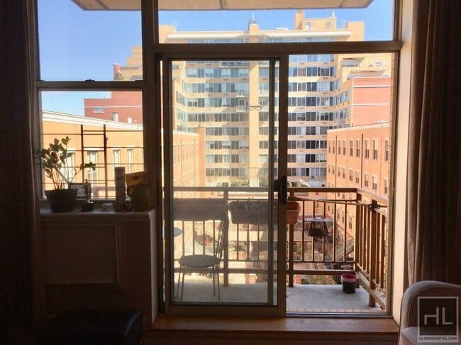 Building Photo - 444 MANHATTAN AVENUE 6P