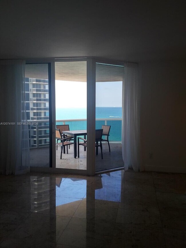 Foto del edificio - 4775 Collins Ave