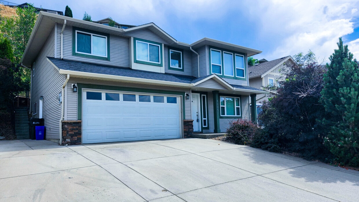 Primary Photo - 1005 Mt Begbie Dr
