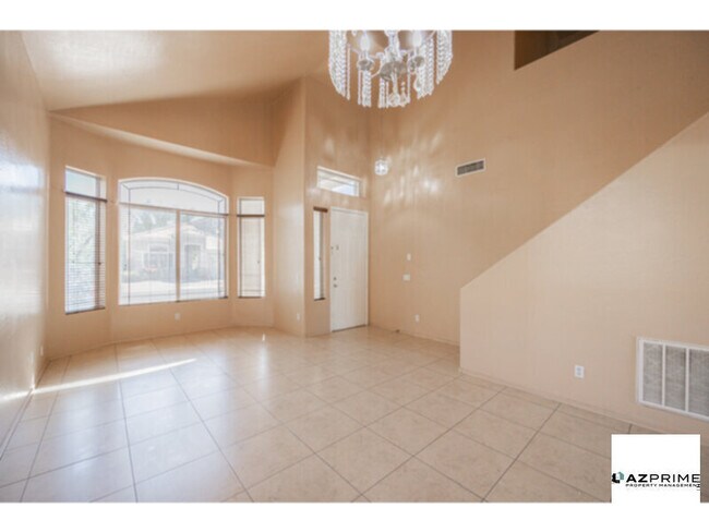 Building Photo - Welcome To This Beautifully Maintained 4/2.5 Home In One Of Chandlers Most Sought-After Neighborh