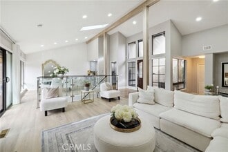 Building Photo - 25 Palos