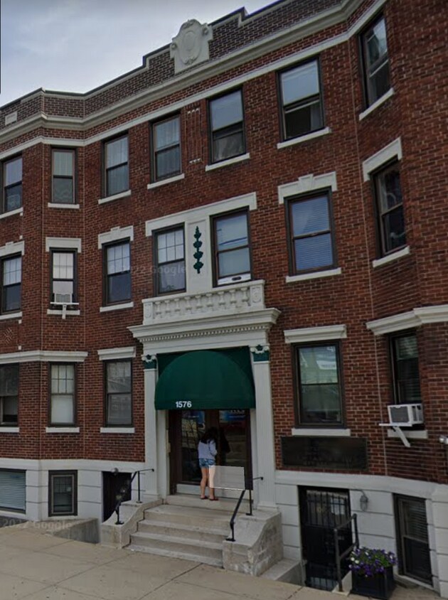 Primary Photo - 1576 Commonwealth Ave