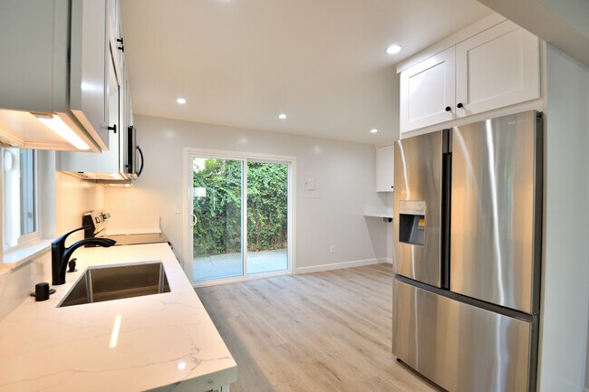 Foto del edificio - 2618 Mathews Ave