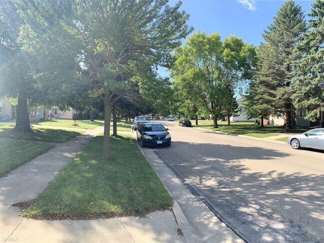 Foto del edificio - 2 br, 1 bath Duplex - 1300 2nd Avenue Sout...