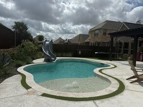 Building Photo - 4890 Milby Dr