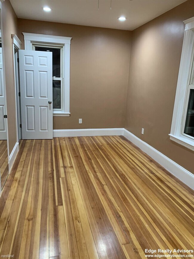 Foto del edificio - 3 br, 2 bath  - 11 Fairbanks St