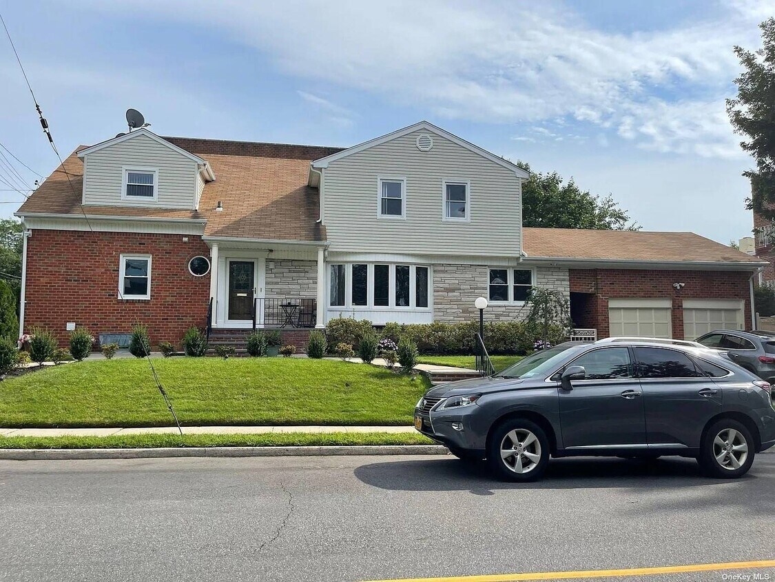 60 Stoner Ave Unit 2nd FL, Great Neck, NY 11021 Apartment for Rent in