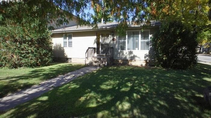 Primary Photo - 820 Bukolt Ave