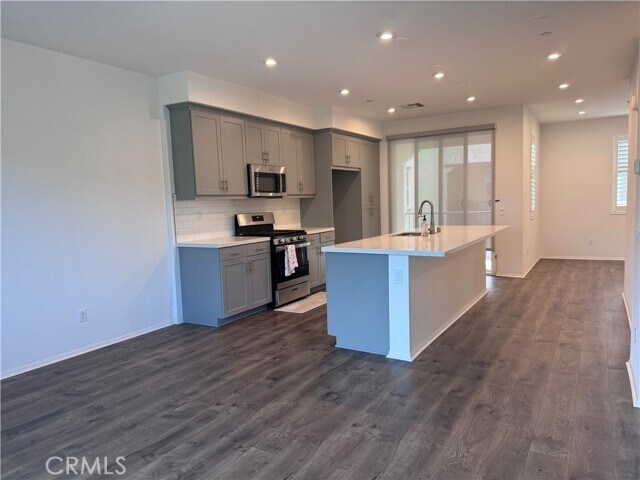 Foto del edificio - 8141 Garden Park St