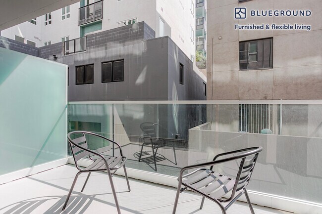 Foto del edificio - 3838 Dunn Dr