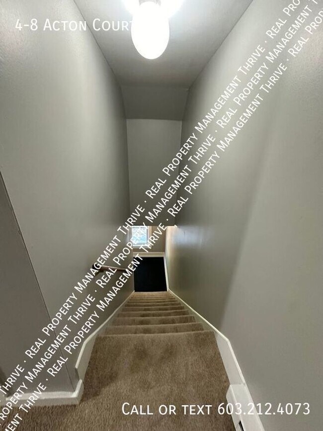 Building Photo - Upper Level 1 Bedroom Available Immediately