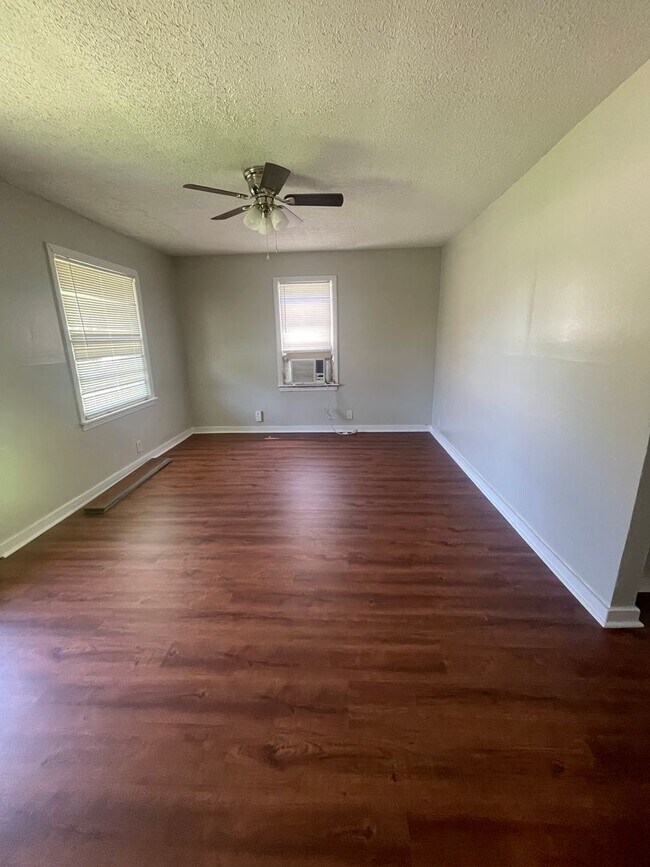 Foto del edificio - 2 Bedroom 1 Bathroom Home Available Now!