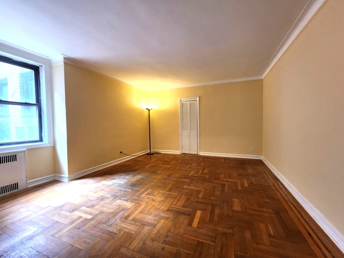 Living room - 10 Avenue P