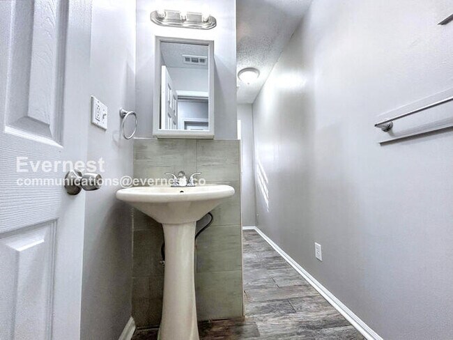 Foto del edificio - 1214 Calhoun Ave