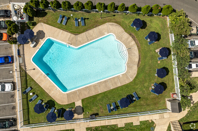 Piscina - Bishop Hill Apartments