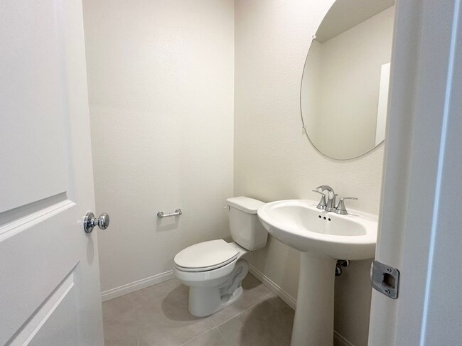 Building Photo - Beautiful BRAND NEW house