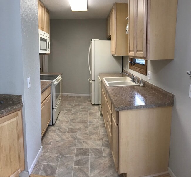 Foto del edificio - 3 BEDROOM + BONUS ROOOM | 2 BATH | HOUSE |...