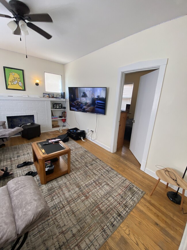 Building Photo - 2106 W Thomas St