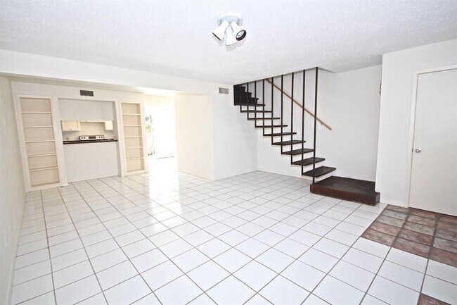 Foto del edificio - 6111 Beverly Hill St