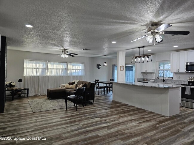 Building Photo - 872 Sadnet Cir NE