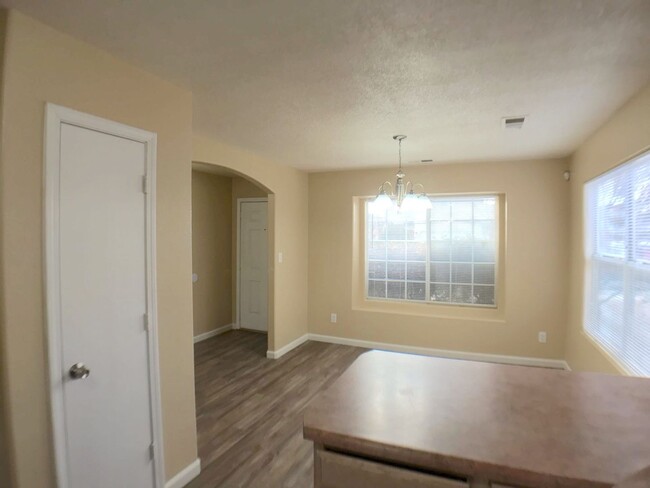 Building Photo - Ventana Ranch 3 bedroom. Brand new Floorin...