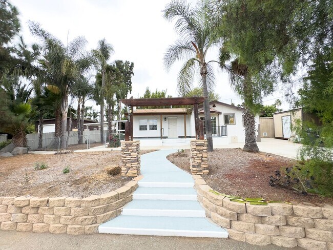 Building Photo - 1341 W Vista Way