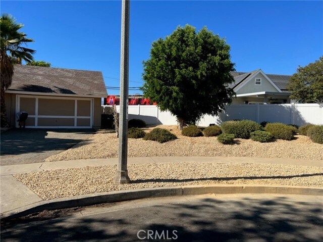 Building Photo - 421 Royal Cir