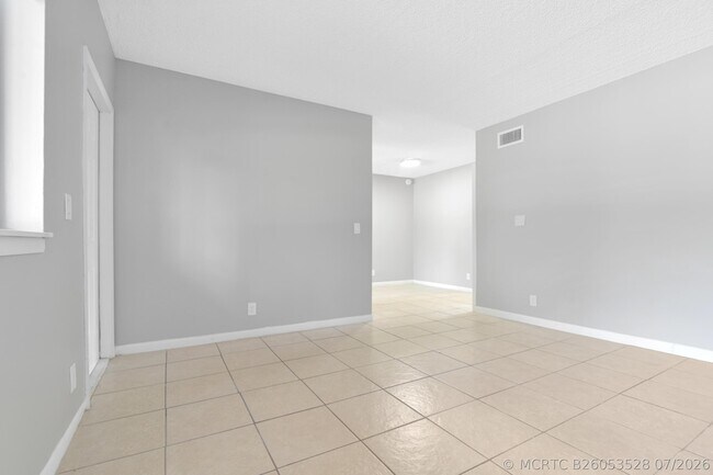 Building Photo - 400 Nottingham Cir