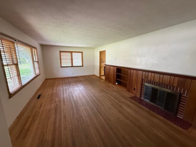 Foto del edificio - 3 Bedroom House Close to Ross-Ade and Mackey---WAIVED APPLICATION FEES!