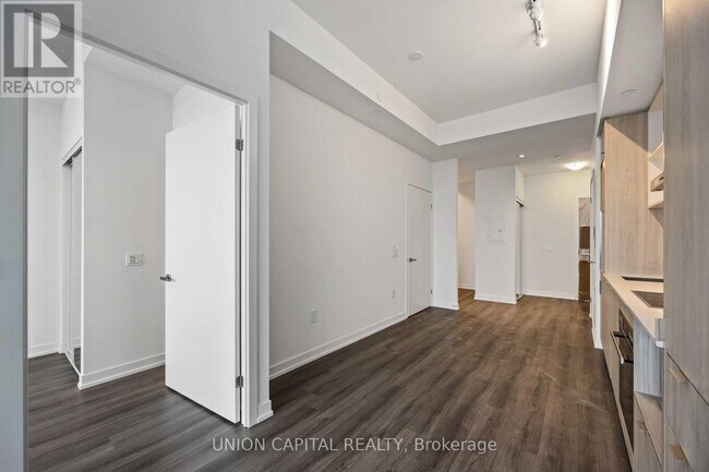 Building Photo - 138 Downes St