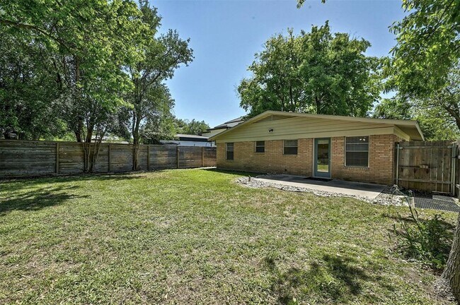 Building Photo - 7003 Yates Ave