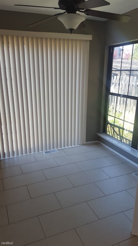 Foto principal - 25032 Oakbrooke Dr