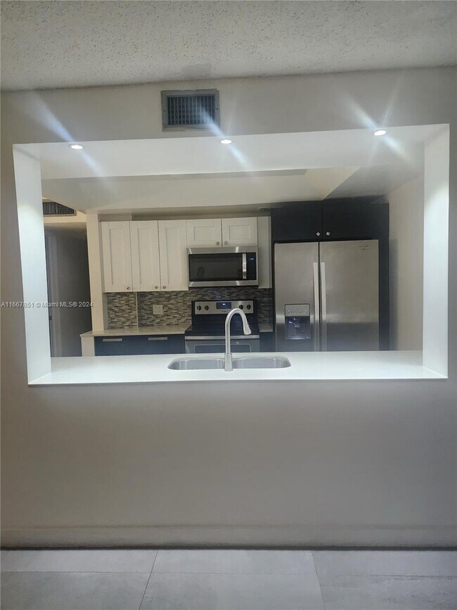 Foto del edificio - 9420 W Flagler St