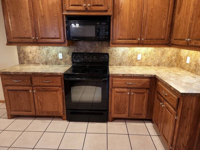 Building Photo - Great duplex for rent!
