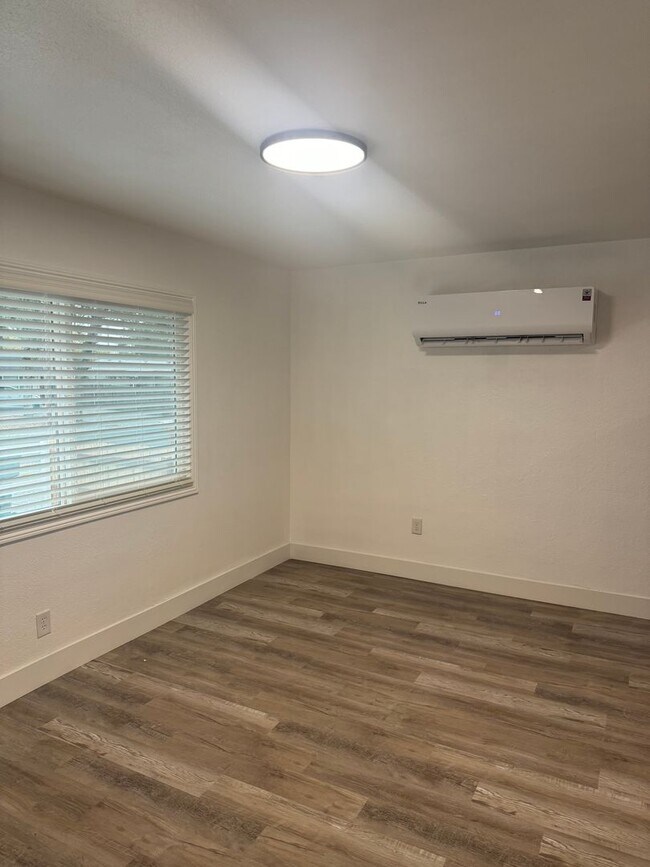 Foto del edificio - 3000-3002 West St
