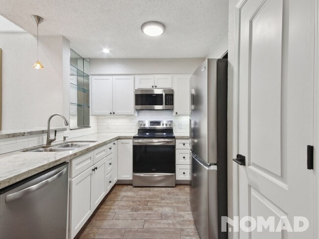 Building Photo - 2 Bedroom Townhome in Houston