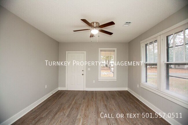 Building Photo - 1415 S Cedar St