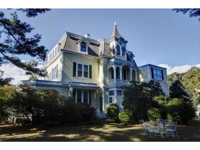 45 Ayrault St Unit 9, Newport, RI 02840 Condo for Rent in Newport, RI