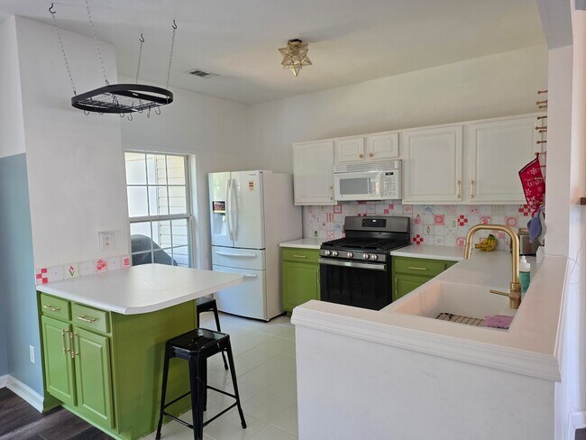 Foto del edificio - Rare 3 bed 2.5 bath Townhome located in Kennesaw