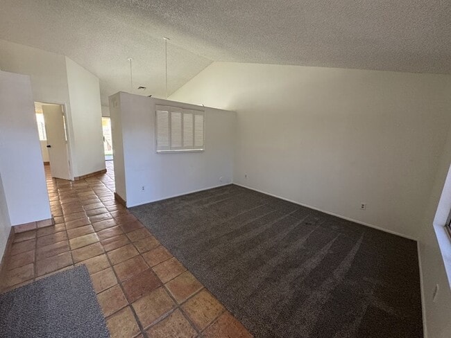 Building Photo - North Phoenix 2 bedroom Duplex
