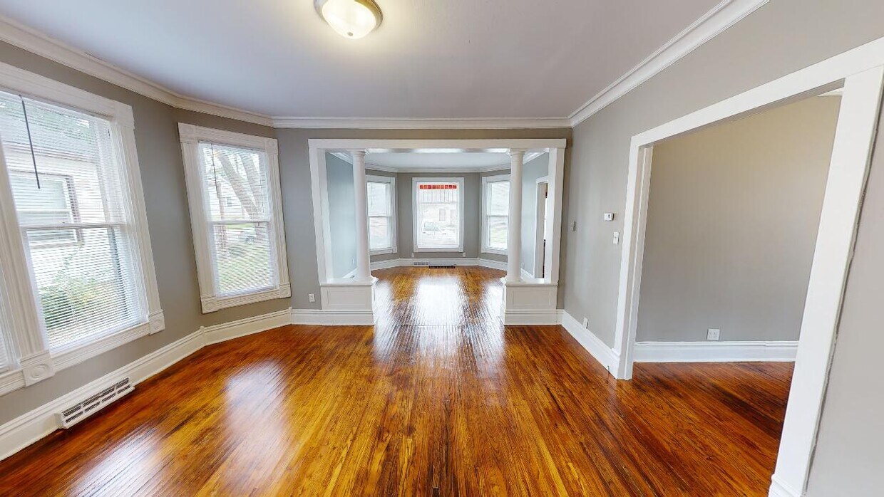 Primary Photo - 423 W 9th St