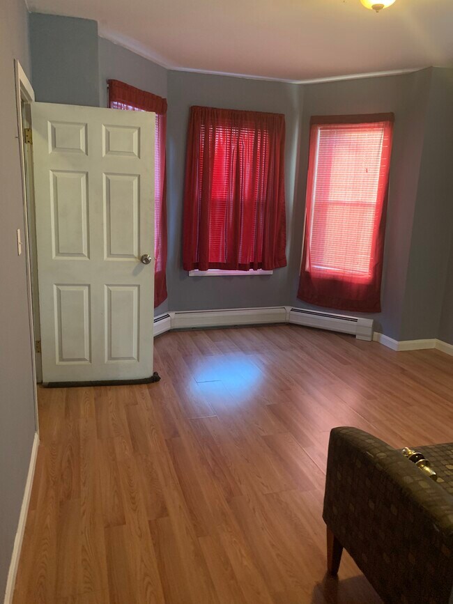 Living area - 24 Margin St