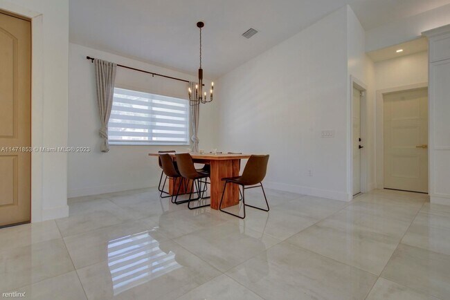 Building Photo - 3 br, 2.5 bath House - 8950 NW 174th St # 0